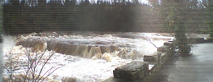 falls.JPG (103851 bytes)